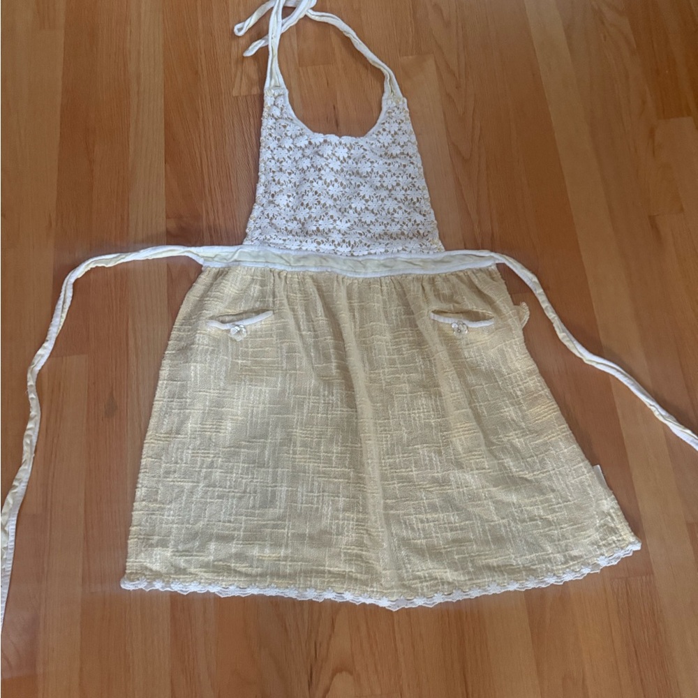 Sir La table White and Cream, yellow Lace Apron